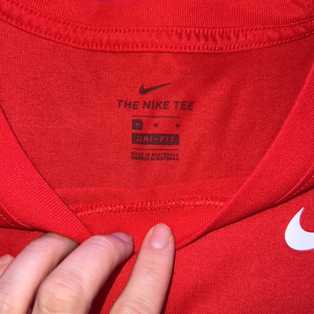 Red medium nike shirt - Picture 3 of 3